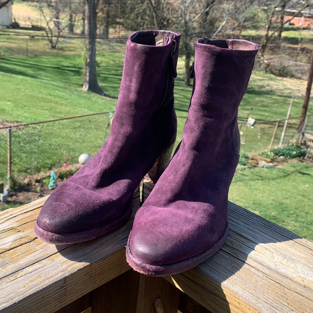 GIDIGIO Made in Italy purple suede boots